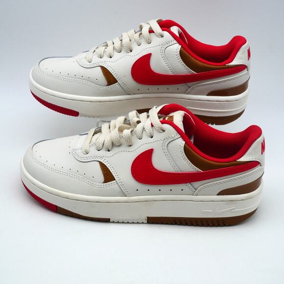 NEW Nike Women's 7  Gamma Force Sneakers Shoes White Red DX9176-004 - Picture 3 of 10